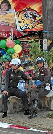'Traffic Police in Chiang Khong' by Asienreisender
